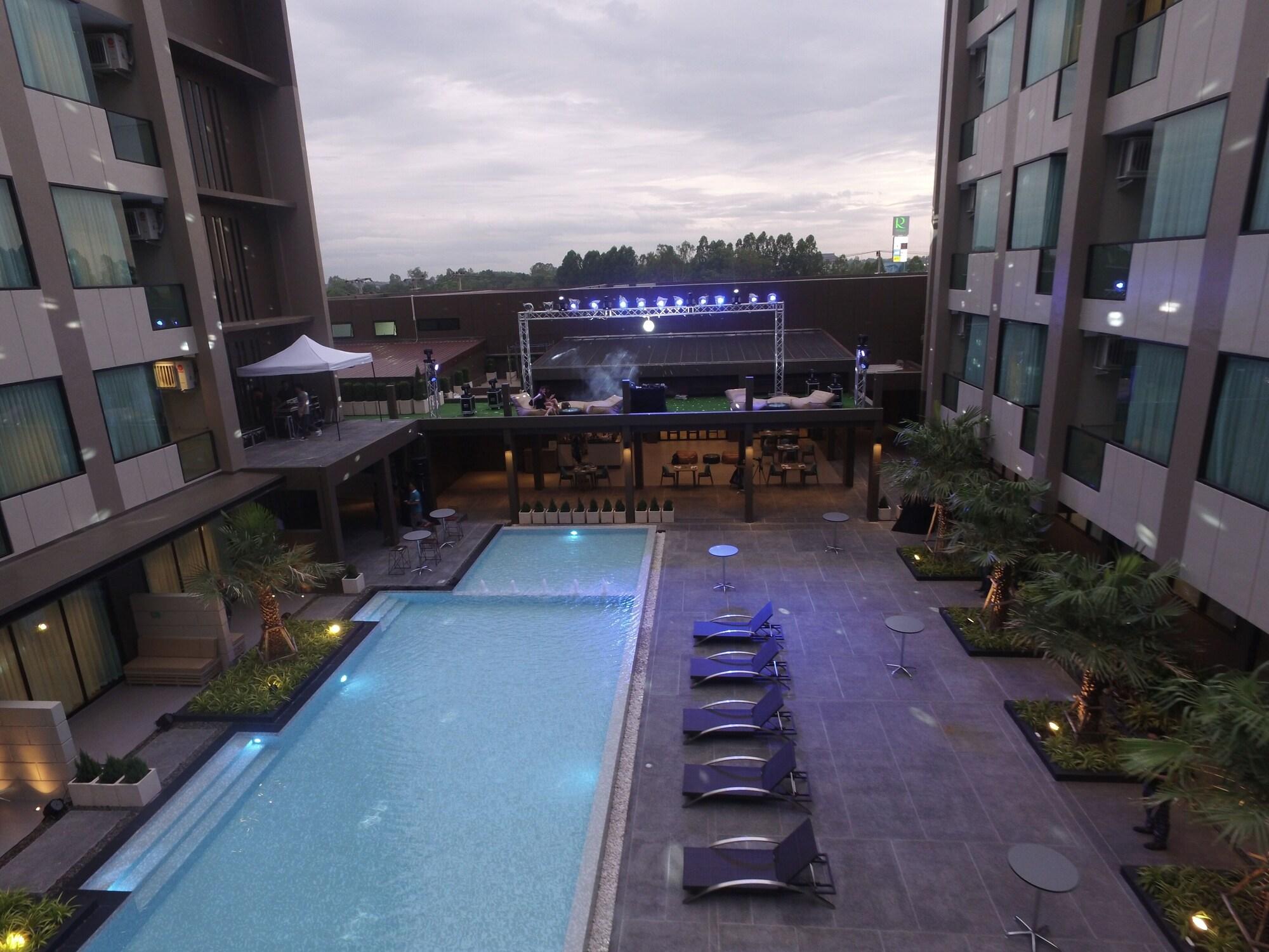 The Crystal Hotel Buriram - Formerly X2 Vibe Buriram Exterior foto